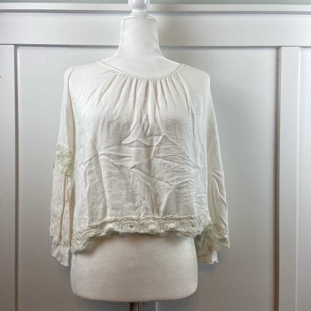 White Hollister shirt